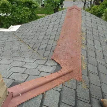 Roof shingles with metal flashing