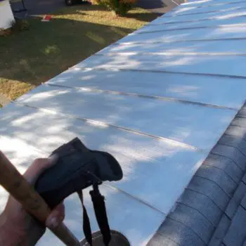 Metal roof with sealing process